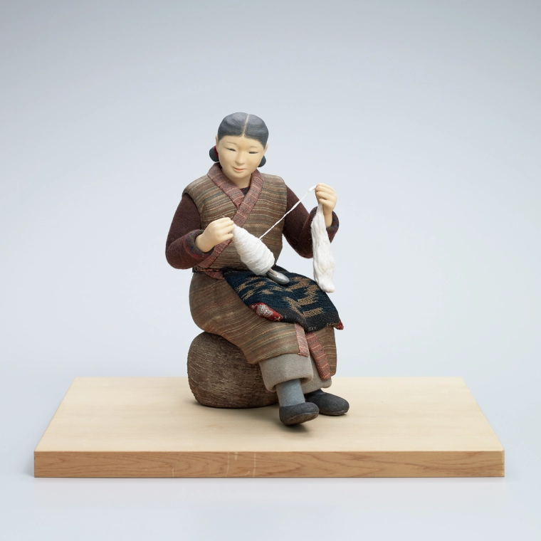 photo Wood Sculpture Covered with Cloth in Kimekomi Method "Spin"