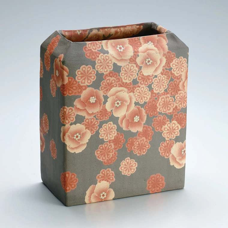 photo Mumyōi square jar with marbled flower design.