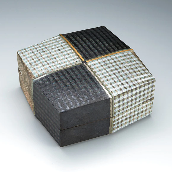 Box with Lattice Design