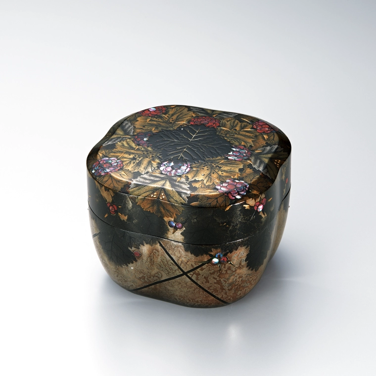 photo Kanshitsu Box with Design in Makie "Footpath"