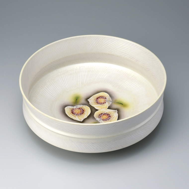photo Bowl with silver and overglaze enamel decoration
