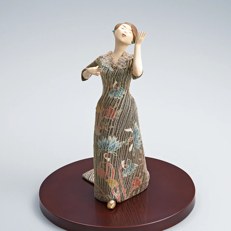 photo Formed with Toso over Wooden Core and Decorated with Kimekomi and Polychromy "Playing with the Wind"