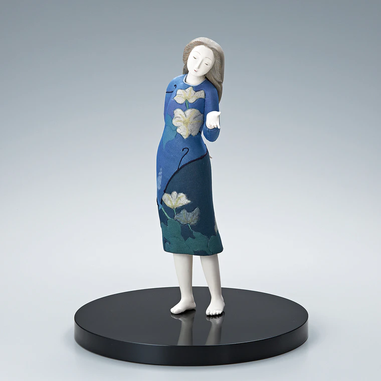 photo Wood Sculpture Covered with Cloth in Kimekomi Method "Moonflower"