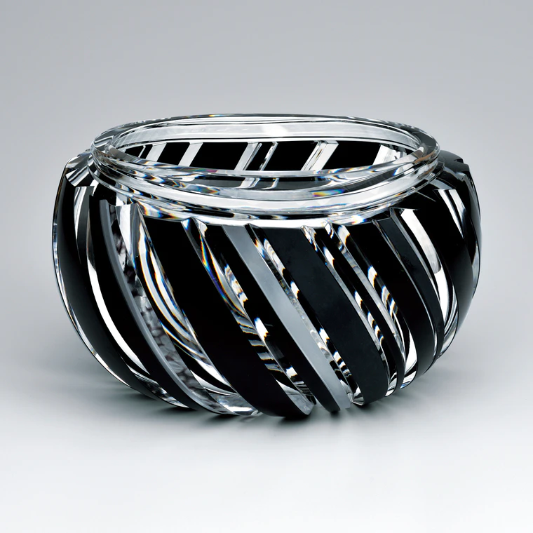 photo Cased glass flower vase with incised decoration "Years"