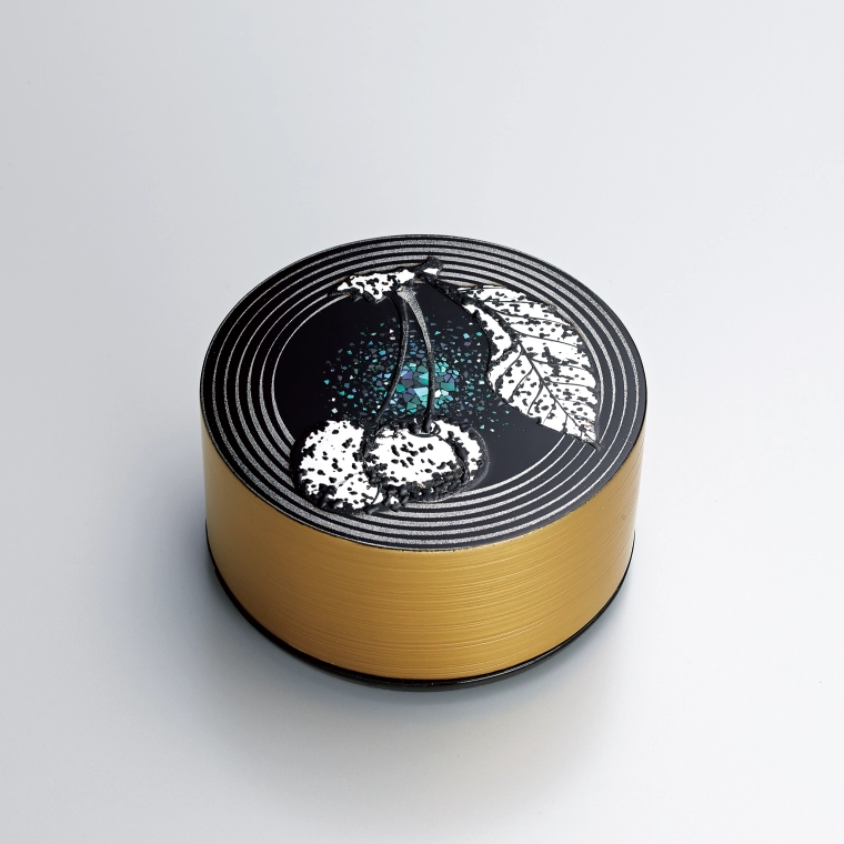 photo Small Box with Fine Gold Powder Base and Design in Hyōmon and Makie "Memory"