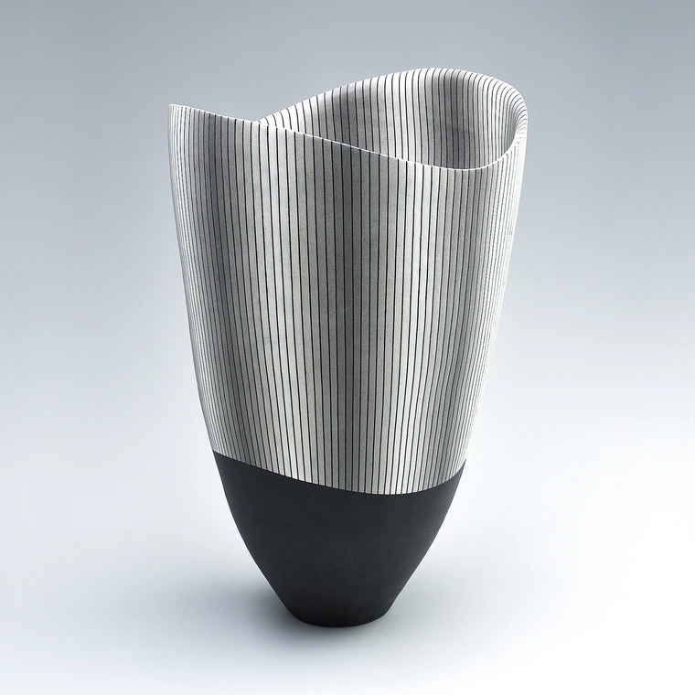 photo Flower Vessel with Line Design in Colored Slip