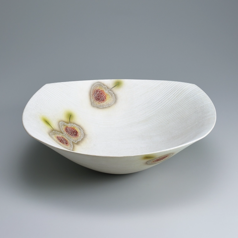 photo Bowl with silver and overglaze enamel decoration