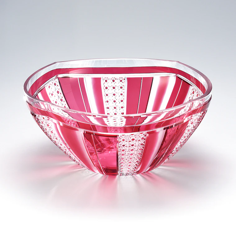 photo Cased Glass Bowl with Incised Decoration "Morning sun"