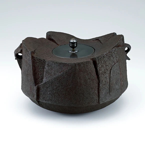 Chamfered Tea Kettle "Frozen Snow"