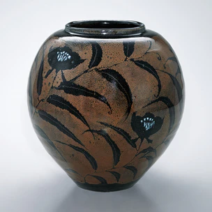 人間国宝　加藤孝造　鉄釉花入 人間国宝 加藤孝造 鉄釉花入 陶芸の人間国宝と作品｜ギャラリー