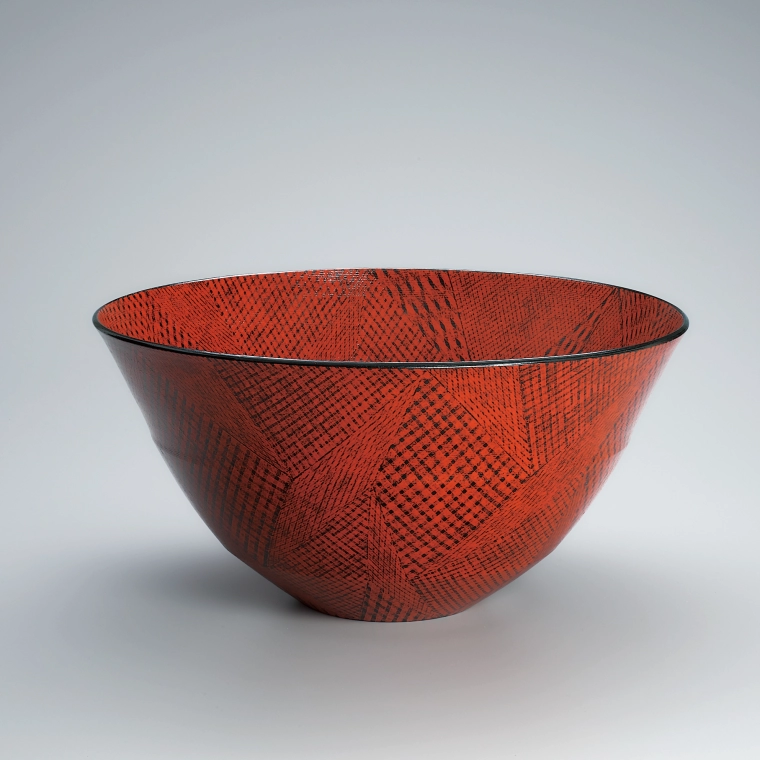 photo Bowl with "Western colored" overglaze enamel decoration
