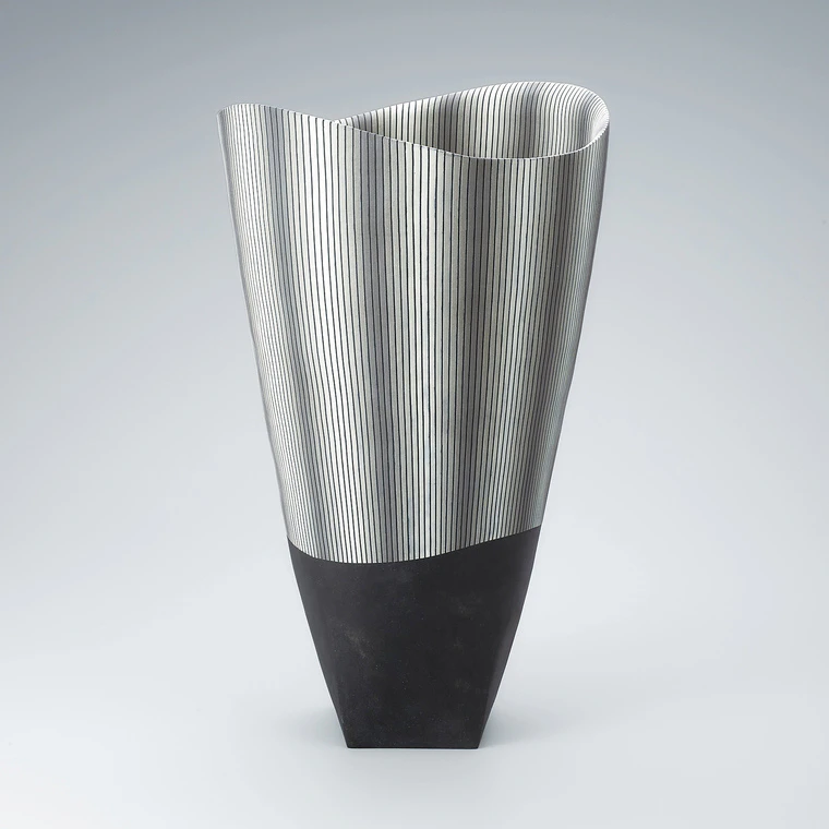 photo Flower Vessel with Line Design in Colored Slip