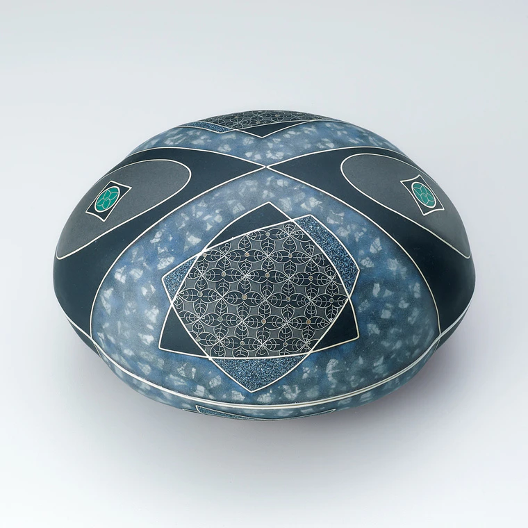 photo Covered bowl with cloisonne using soldered wire "Shining flowers in water"