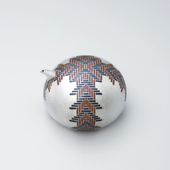 Water Jug Made by Wire-Weaving Method "Join"