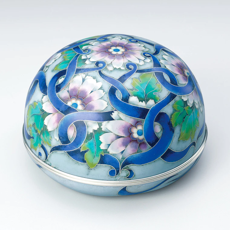 photo Wired Cloisonné Lidded Container "Chrysanthemum"