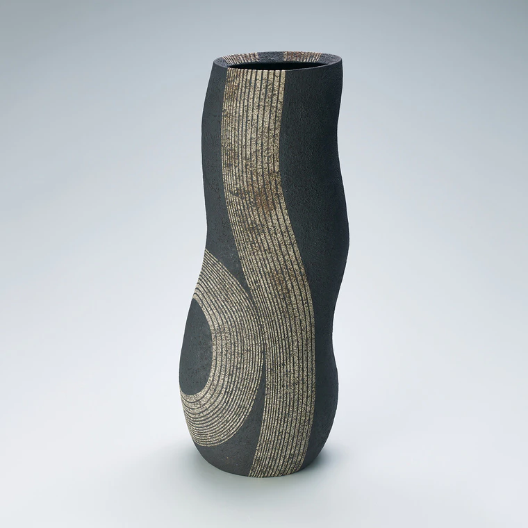 photo Flower Vessel with Line Design in Colored Slip