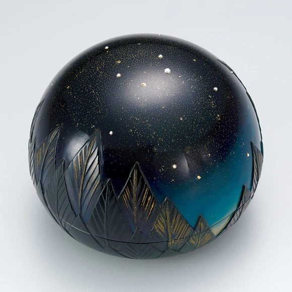 美しい緑色の漆器箱 - 彫刻模様付き - 古い説明文付き 彫漆緑花文箱(松本 達弥)｜ギャラリージャパン