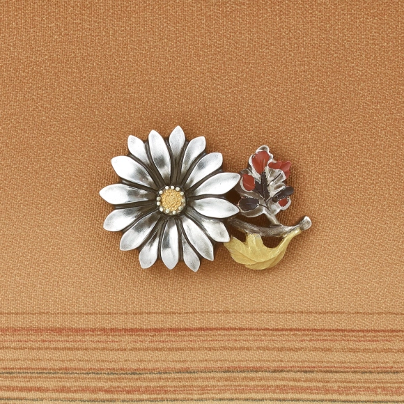 Metal Fitting in Shape of Chrysanthemum