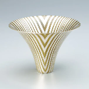 Single Flower Vase Made by Wire-Weaving Method "Smile Like a Blooming Flower"
