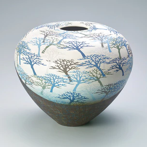陶器花器　蒐集品　作家作品 壺 [梅花鳥絵] 染付 成化年製 中国雑貨 フラワーベース 花瓶 花