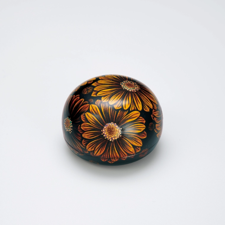 photo Incense Container with Chrysanthemum Design in Makie