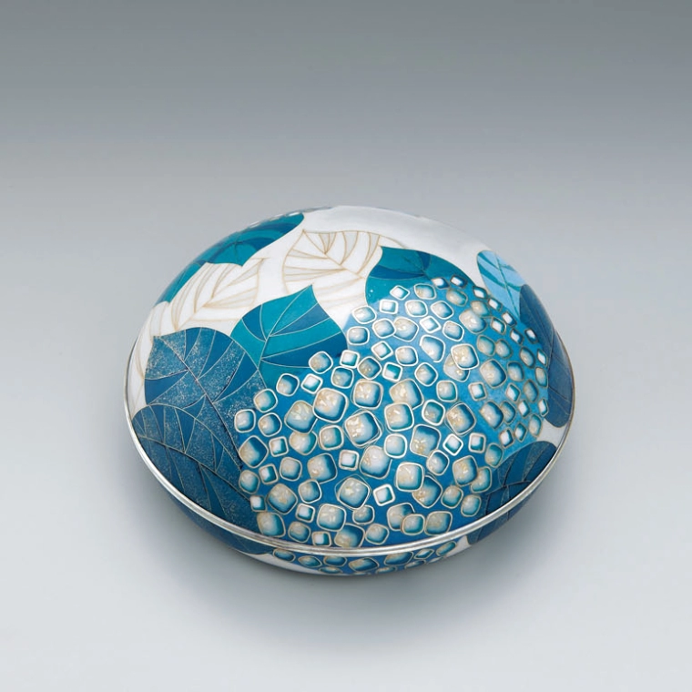 photo Wired Cloisonne Covered Vessel "Blue and White "
