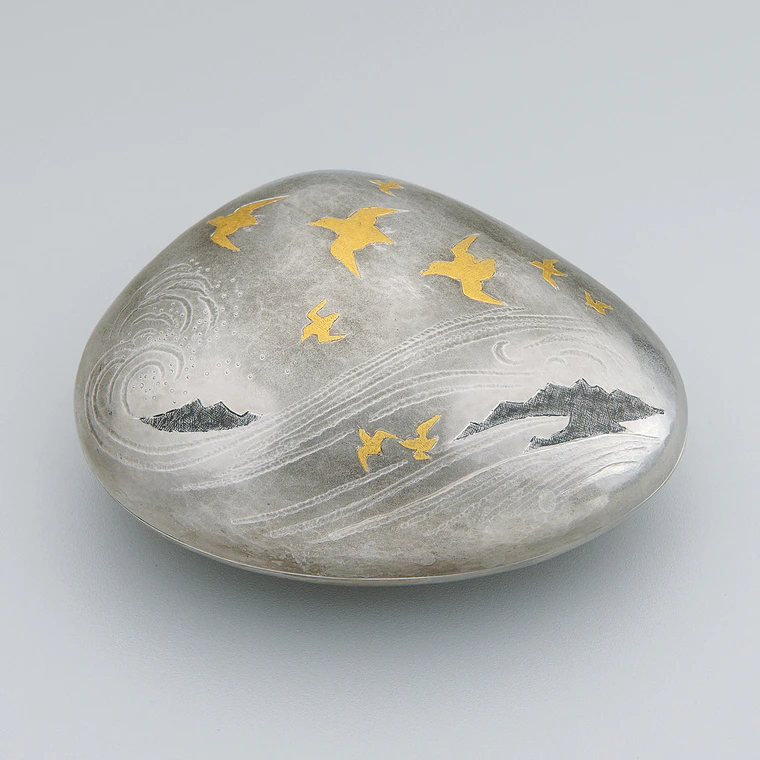 photo Clam Shaped Hammer Worked Silver Incense Container "Beach Plovers"