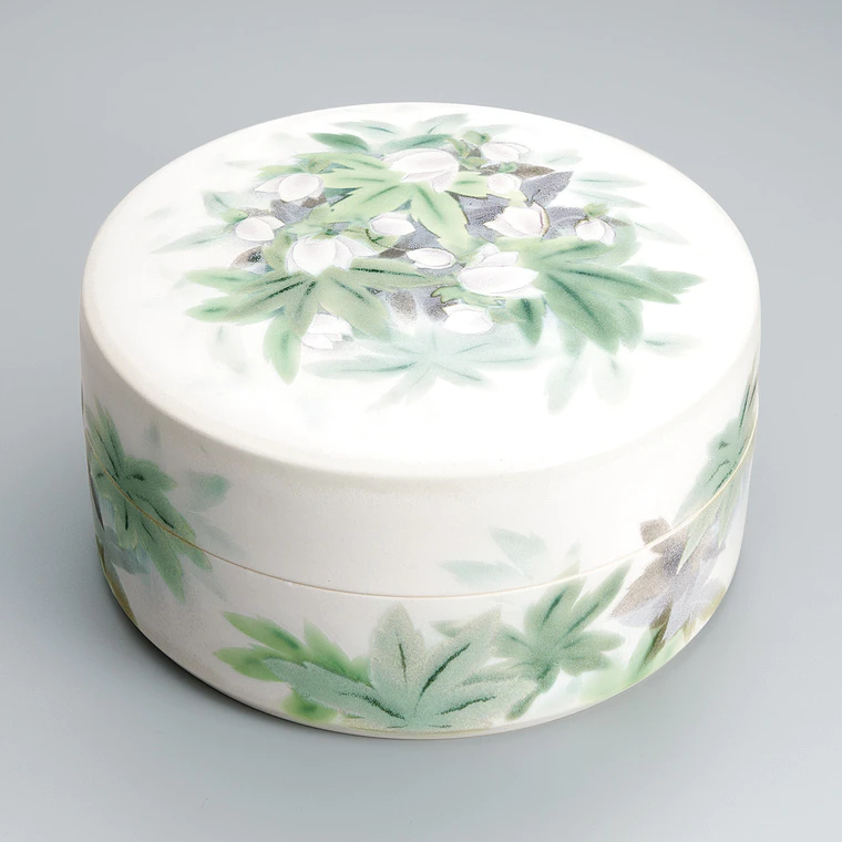 写真:釉描彩寒芍薬文蓋物
