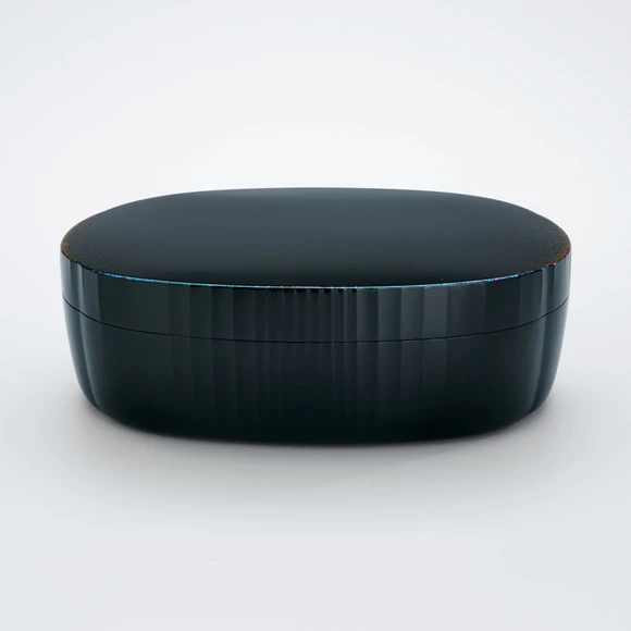 Kanshitsu Box with Design in Mother-of-pearl Inlay and Makie "Stream"