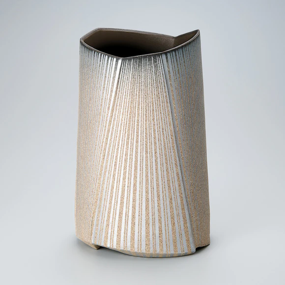 Mumyōi Jar with Line Design