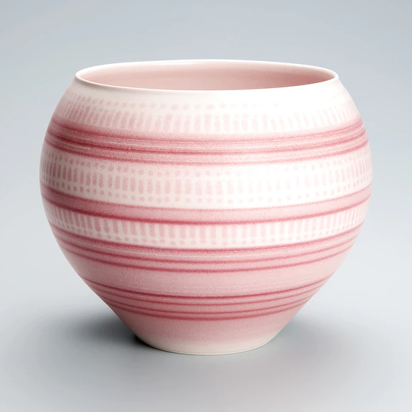 Bowl with Red Glaze Decoration and Fine Patterns