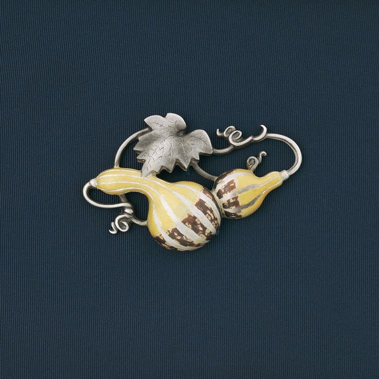 photo Brooch in Shape of Decorative Pumpkin