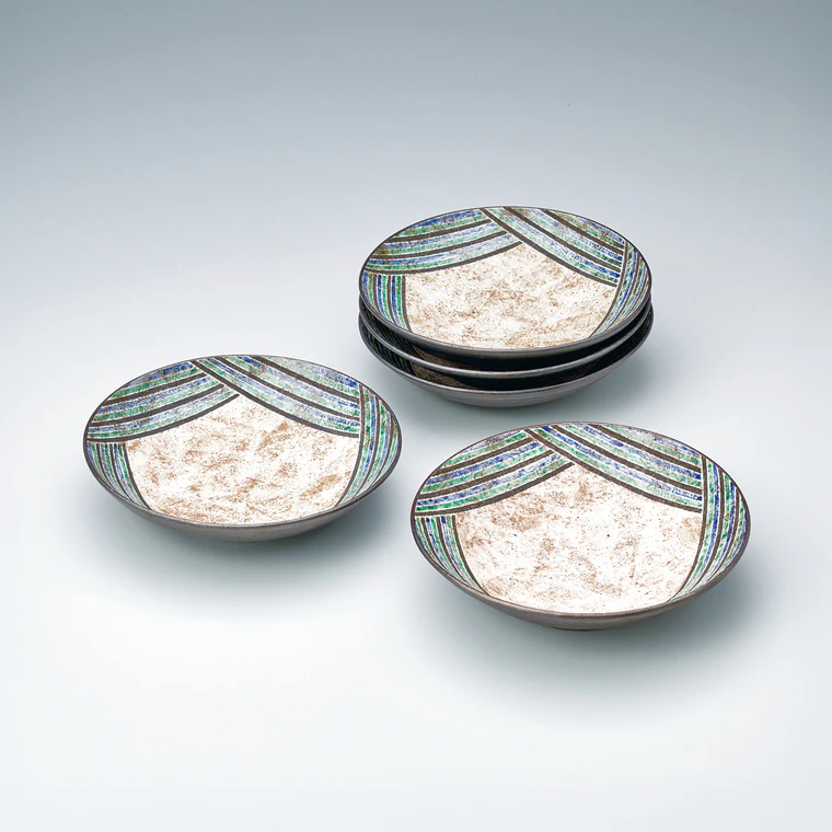 photo Set of Bowls with Polychrome Pentagonal Design