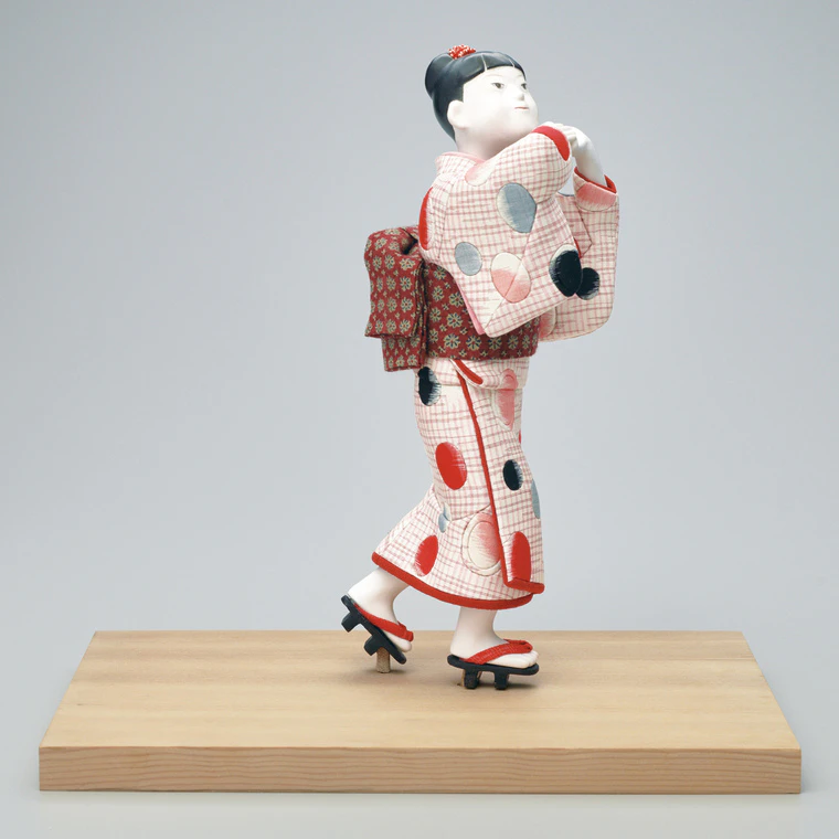写真:木芯桐塑木目込「明日へ」
