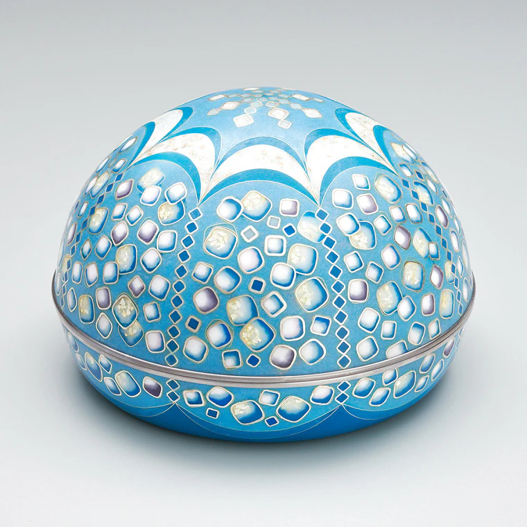 photo Cloisonne Covered Vessel "Thought"