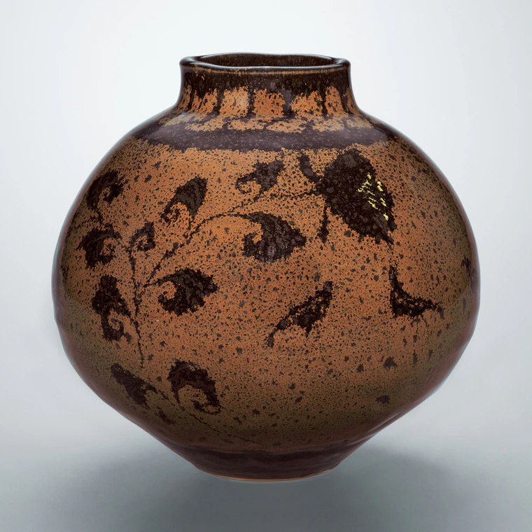 photo 鉄釉草花文壺