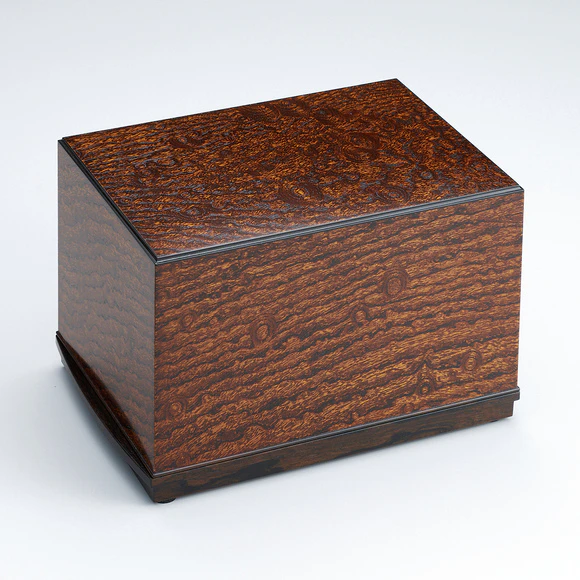 小物入り，宝石入り，花柄装飾の木製箪笥 小物入り，宝石入り，花柄装飾の木製箪笥