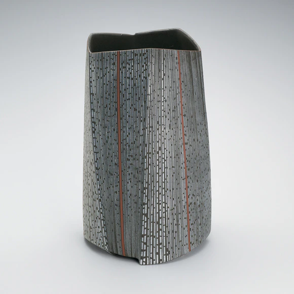 Mumyōi jar with peculiar line design