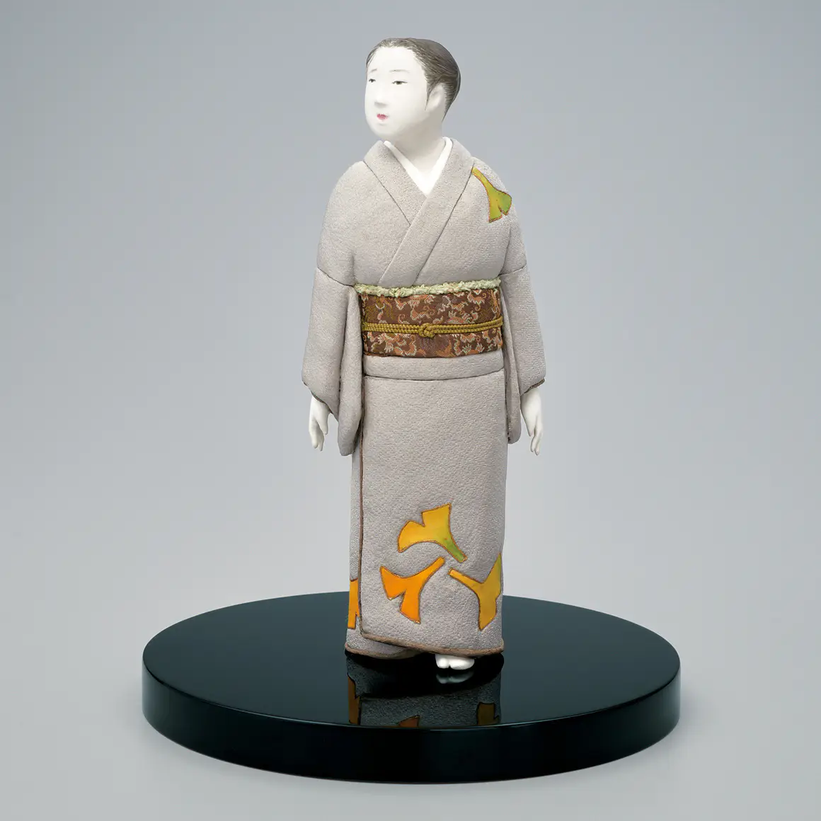 お値下げ　桐材でできた幸せのお面　繊細な木彫り 桐の木目が綺麗 レトロ 木芯桐塑木目込「おもかげ」(神保 幸子)｜ギャラリージャパン