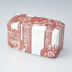 Box with Design in Overglaze Red Enamel “Summer Chrysanthemum”