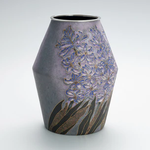 嘉子外製　鉄釉　色絵金彩　福田画　花蝶文瓶　花瓶　唐木台・時代箱付　CR5923 嘉子外製 鉄釉 色絵金彩 福田画 花蝶文瓶 花瓶 唐木台・