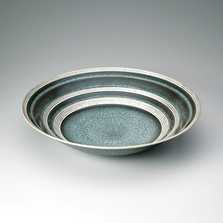 photo Large Plate with Celadon, Kokushorin-kokuchori (Black Crystal Rings) and Silver Decoration