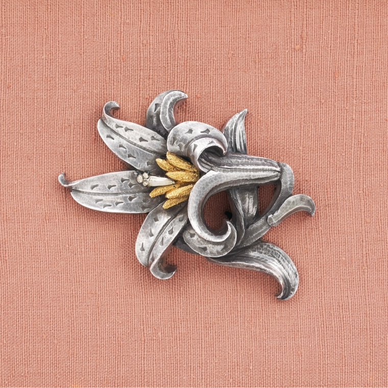 photo Metal Fitting in Shape of Lily