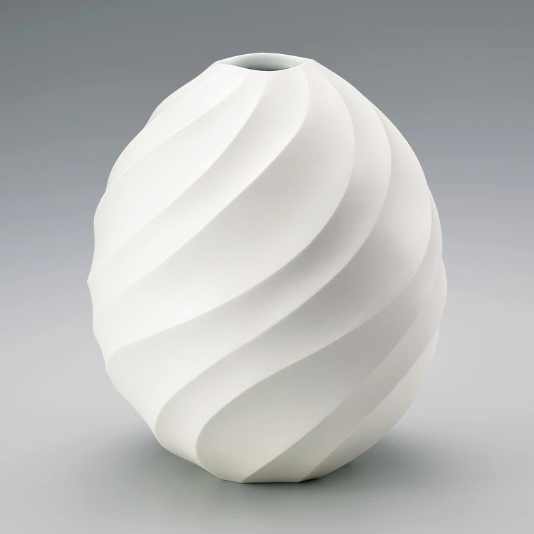 photo White Porcelain jar "Yū"
