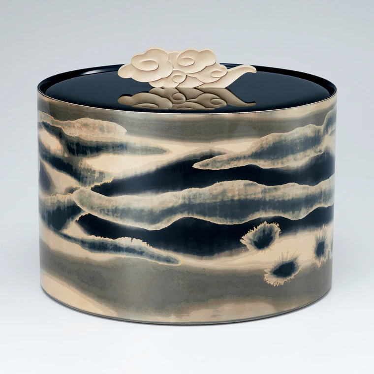 photo Fresh Water Jar with Kinma "Ko-un Ryusui (Floating Clouds and Flowing Water)"