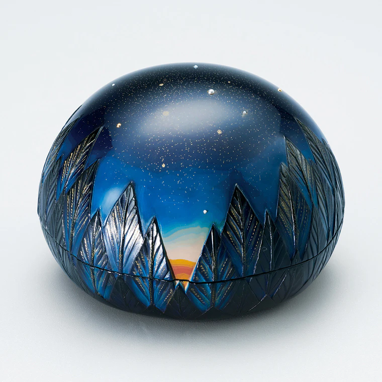 photo Octagonal Box with Design in Urushi Carving "Dawn"