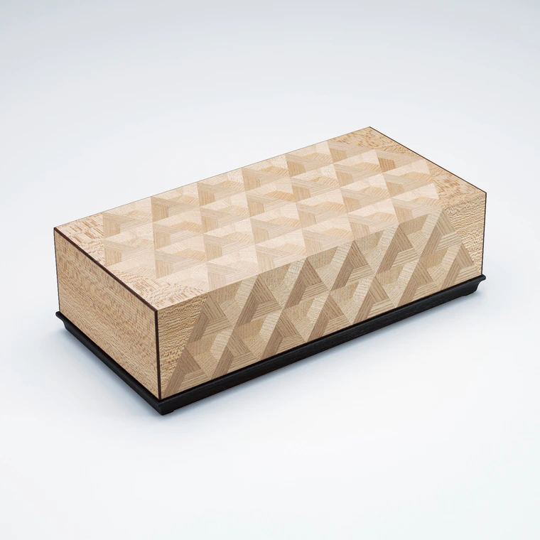 photo Coffer of Elm Wood with Design in Marquetry