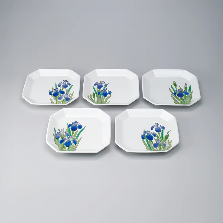 photo Set of Plates with Overglaze Enamel and Kakitsubata (Iris) Design