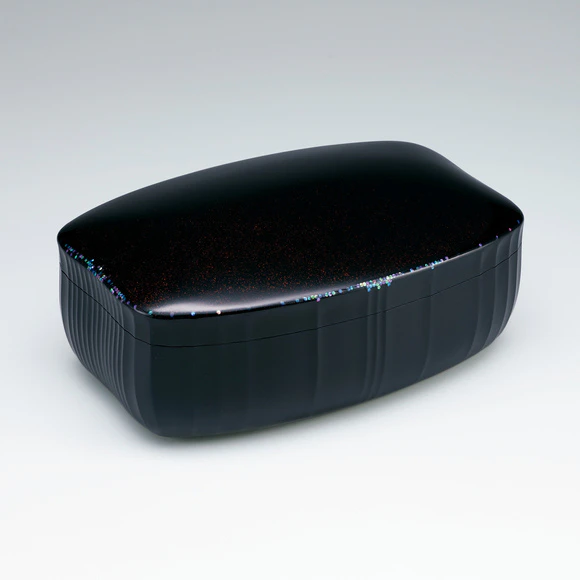 Kanshitsu Box with Design in Makie and Mother-of-Pearl Inlay 
