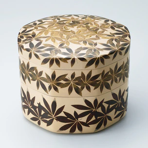 Kanshitsu Stacked Box with Leaf Design